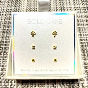BRAND NEW 3 pairs of Gold Cake gold toned stud earrings ✨✨✨ Box included